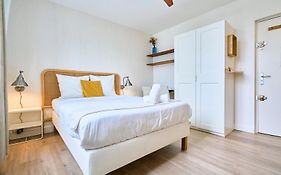 Equipped Studio - Near Train Stations